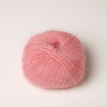 ② pelote laine angora 80 % , couleur pétale 185 , par 50 grs